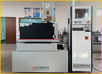 中走絲線切割機(jī)床工作臺移動(dòng)引起的斷絲-仁光智能 中走絲線切割機(jī)床工作臺移動(dòng)引起的斷絲-仁光智能